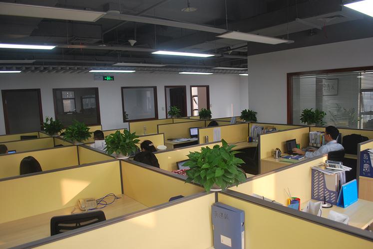 辦公環(huán)境_深圳本貿(mào)科技股份